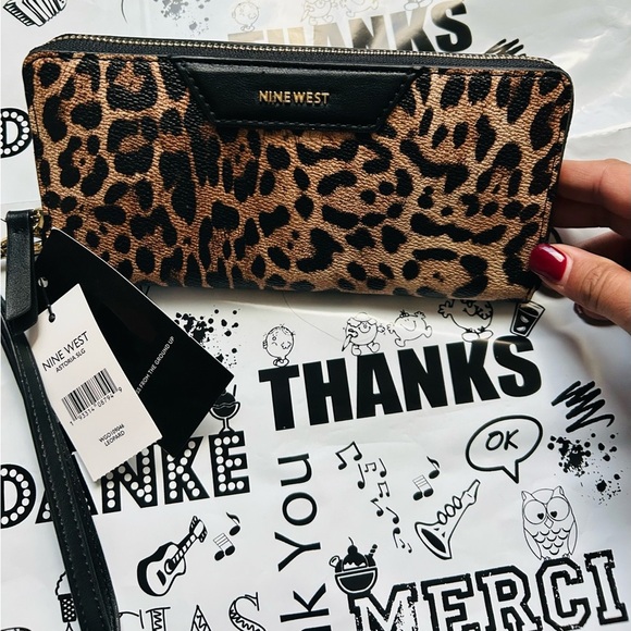 Nine West Handbags - ✨Nine West Astoria SLG Leopard print wallet